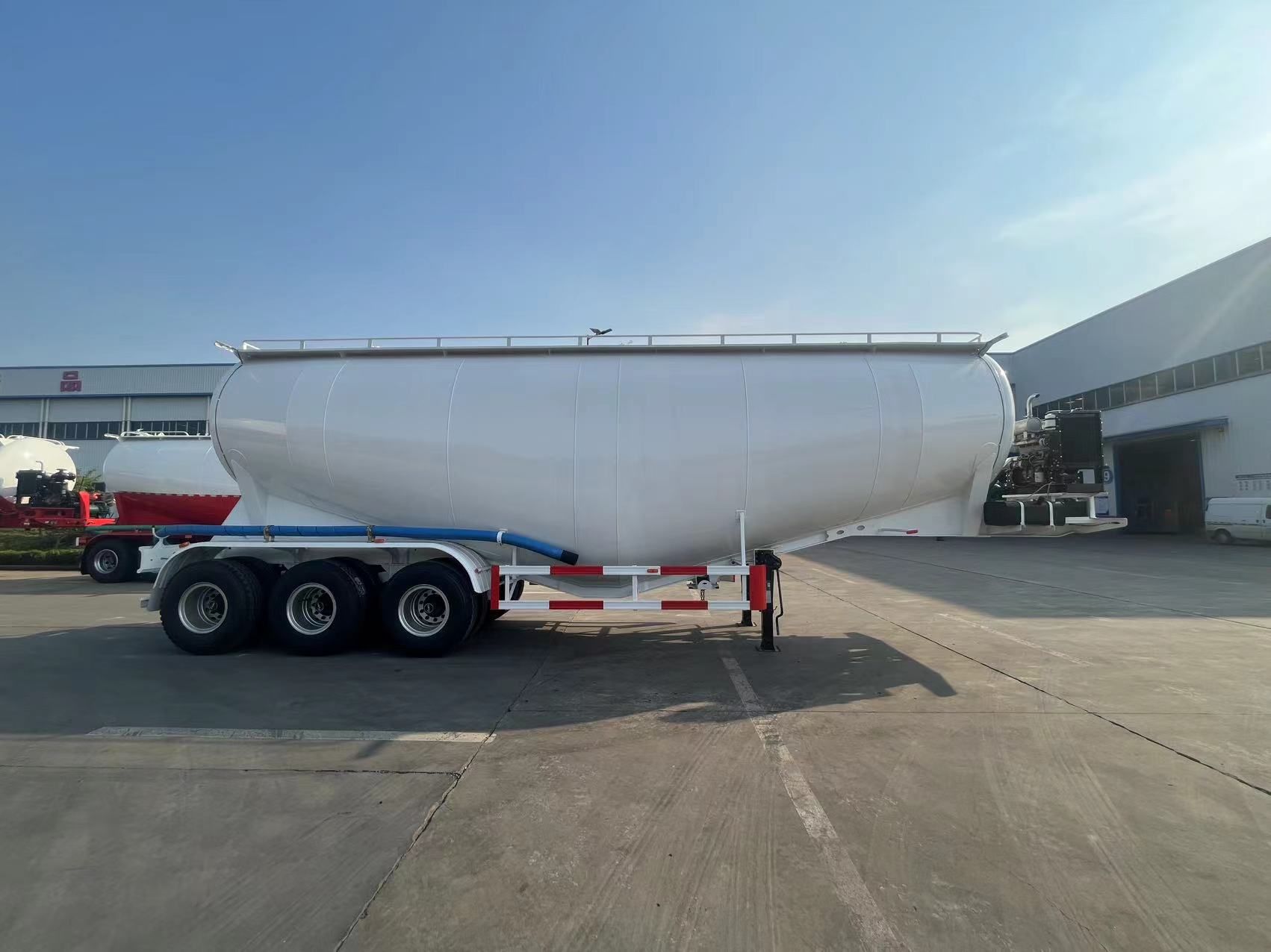 سيتم إرسال مقطورة Derun Tri-Axle Cement Sann إلى Gabon