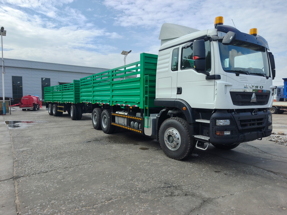 Derun Howo Tx400 شاحنات ومقطورات يتم شحنها إلى إثيوبيا