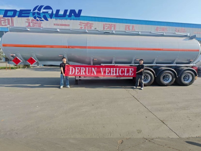 Derun Three-Asle Oil Tank Semi Shaller بنجاح إلى الأرجنتين