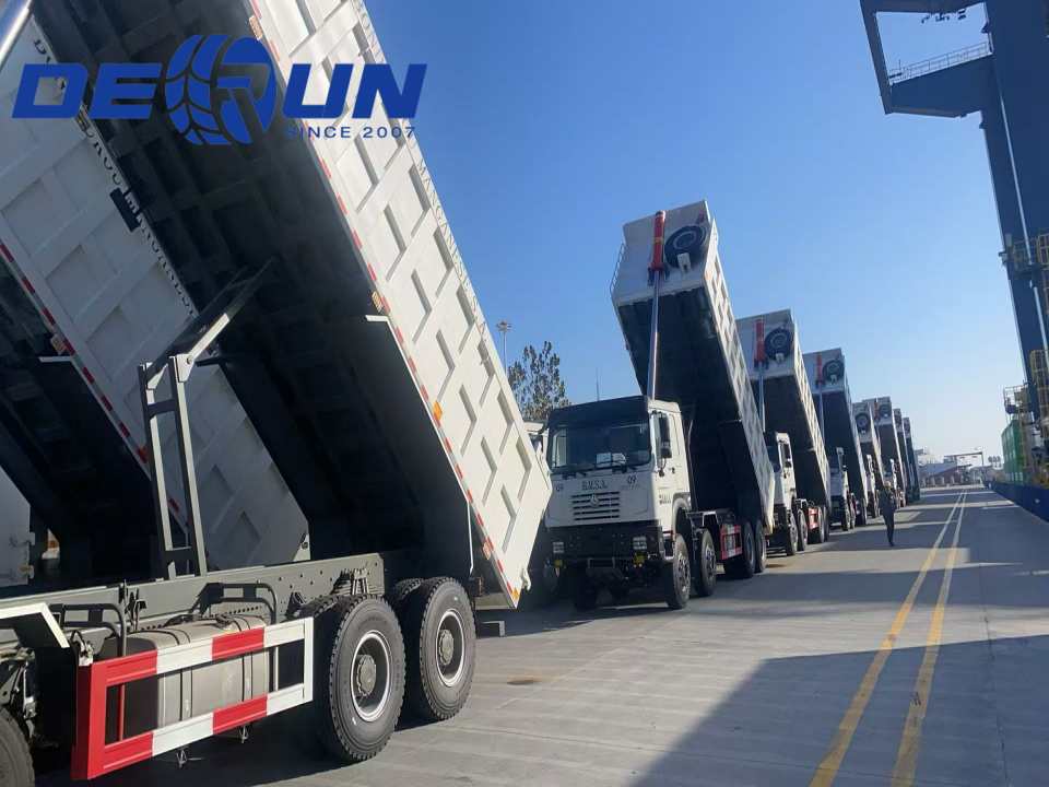 وصلت Sinotruk Howo 10 Dump Trucks بالفعل إلى الميناء وهي جاهزة للانطلاق