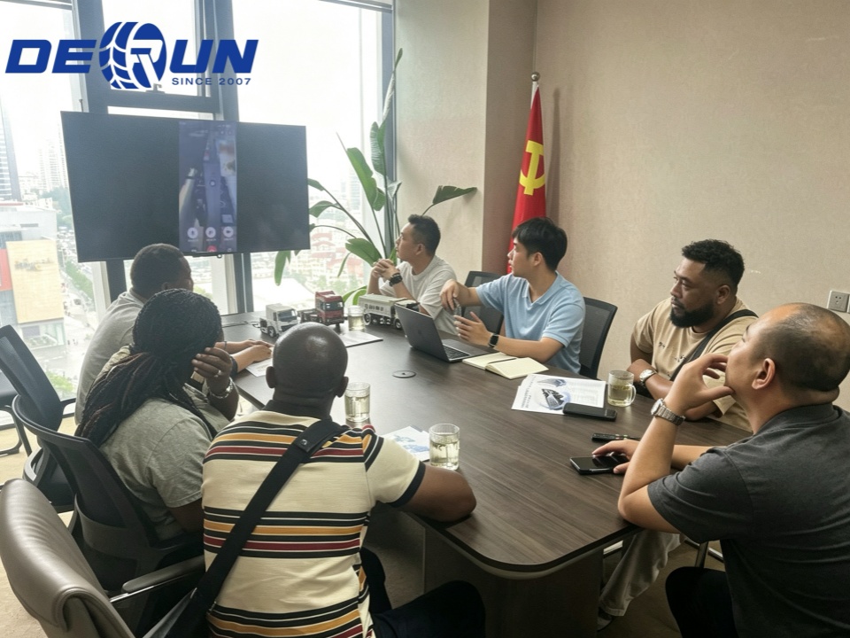 حصلت شركة Derun Auto Ghana على طلبية كبيرة: 25 وحدة من الشاحنات القلابة TX 6x4